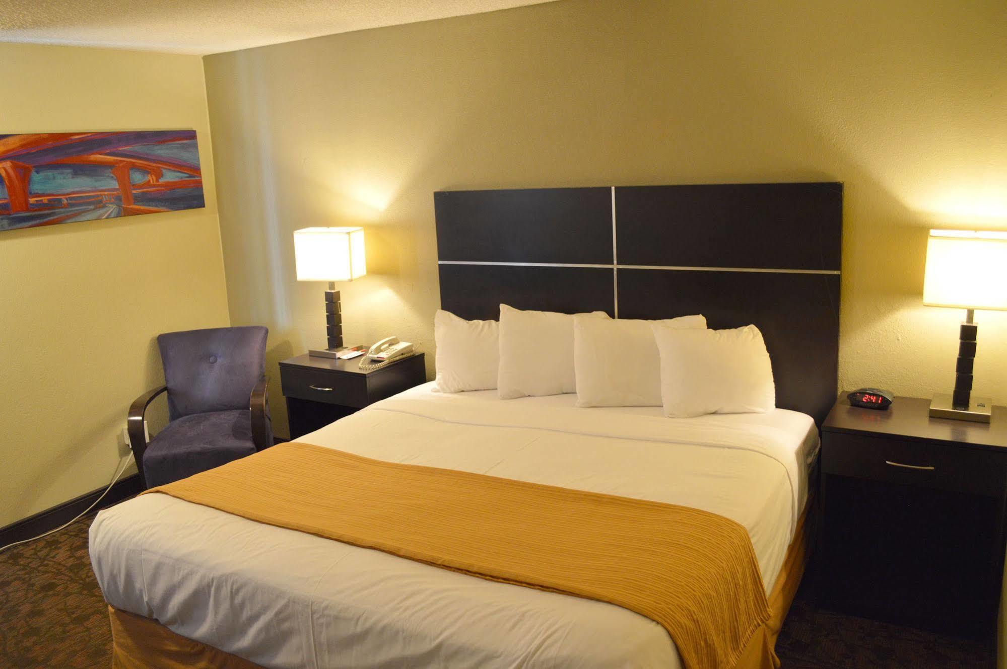 Hotel Ramada By Wyndham Albuquerque East Exterior foto